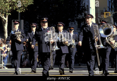 25. April 2004 Anzac Day Parade Sydney NSW Australia Salvation Army Band marschieren und spielen durch die Straßen von Sydney Stockfoto