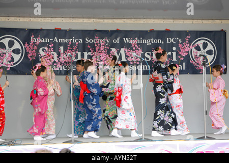 Kinder tanzen, Cherry Blossoms Festival, Washington DC, USA Stockfoto