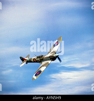 Eine Supermarine Spitfire Mk IX fliegen im Vereinigten Königreich Stockfoto