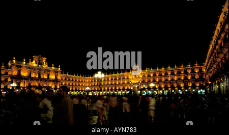 Plaza Mayor von Salamanca bei Nacht Illuminationen Castilla y Leon Salamanca Spanien Espana Europa Platz Stadt Stadt Denkmal Stockfoto