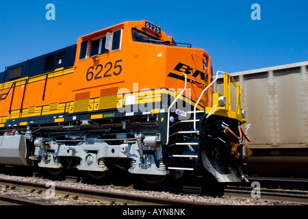 Ein brandneues BNSF Lokomotiven sitzt auf dem Hof in Chicago als Kohle trainieren geht. Stockfoto