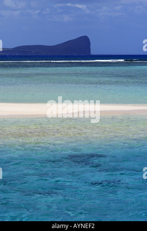 türkisfarbenes Wasser und sandigen bank Stockfoto