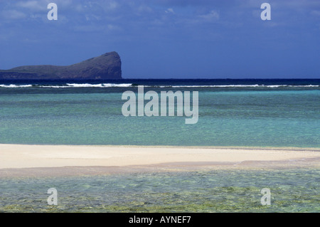 türkisfarbenes Wasser und sandigen bank Stockfoto