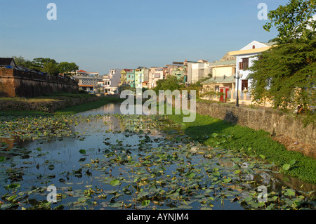Stadt Hué, Blick von einer steinernen Brücke führt auf die Zitadelle von Hue-Vietnam Stockfoto