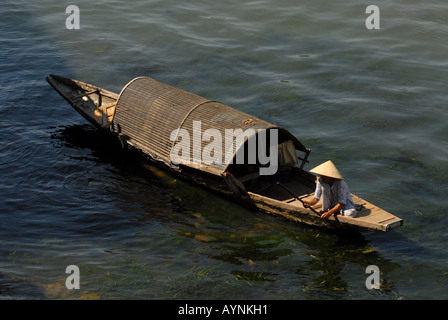 Sampan auf Parfüm Fluss Stadt von Hue, vietnam Stockfoto