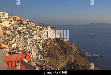 Griechischen Hügel Stadt Fira auf Insel Santorini in den Kykladen Ägäis Griechenland Stockfoto