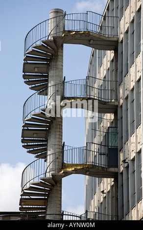 Eine Wendeltreppe auf die außen alle ein Bürohaus in Birmingham West Midlands England UK Stockfoto