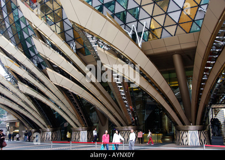 DIE MODERNE ARCHITEKTUR DES GRAN LISBOA CASINO IN MACAU, EINER VON VIELEN SOLCHEN CASINOS AUF DER INSEL Stockfoto