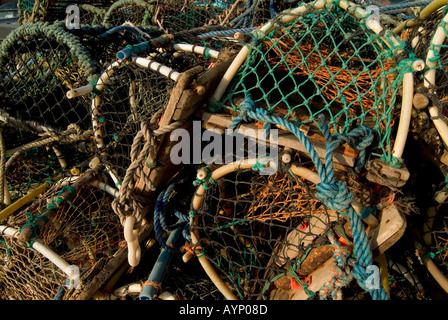 Hummer-Töpfe aufgestapelt auf Keyside am Scarborough Hafen Angeln Stadt ländlichen Scarborough Strand Sand Nord Yorkshire England Econ Stockfoto