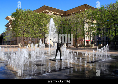 Statue des Zeus, Piazza du Nombre d ' or, Montpellier, Herault, Languedoc-Roussillon, Frankreich Stockfoto