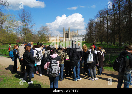 Studenten tour Gruppe, The Backs, Kings College, Cambridge, Cambridgeshire, England, Vereinigtes Königreich Stockfoto