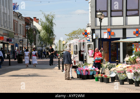 Stafford Stadtzentrum einkaufen Blume Verkäufer England uk gb Stockfoto