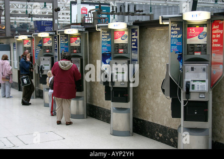 Queens street Bahnhof Glasgow BT Telefon Punkte Stockfoto