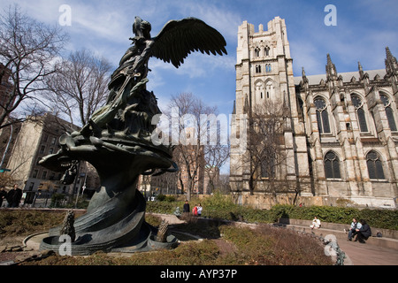 Frieden-Brunnen in der Kathedrale des Hl. Johannes der göttliche New York City Stockfoto