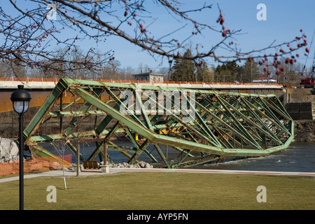 Eisen-Fachwerkbrücke über den Mohawk River bei Canajoharie und Palatin Brücke New York State ersetzt Stockfoto