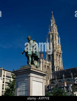 Belgien flämische Region Antwerpen Kathedrale Kirche von Notre Dame mit Statue des siebzehnten Jahrhunderts Künstler Rubens Stockfoto