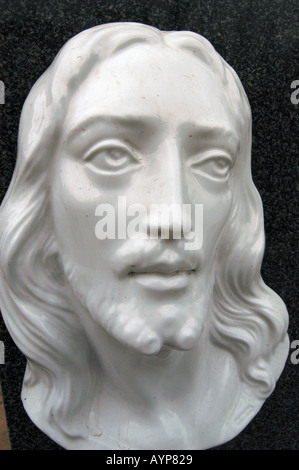 Weißes Basrelief Nahaufnahme von Antlitz Jesu Christi Stockfoto