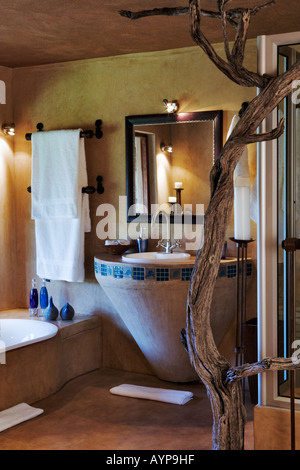 Innere des luxuriösen Badezimmer in der Villa in Okonjima Private Game Reserve Namibia Eigenschaft freigegeben Stockfoto