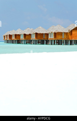 Wasserbungalows im Anantara Resort auf den Malediven Stockfoto