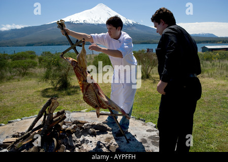 Koch Braten Lamm See Llanquihue und Osorno Vulkan Chile Modell veröffentlicht Stockfoto