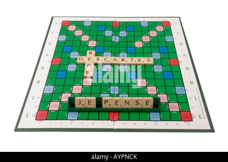 Réné Descartes - Je Pense - Scrabble-Brett. Stockfoto