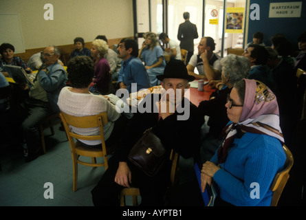 Friedland Flüchtlingslager West Deutschland. Soviet-Germans zurück, Schutzhütten aus der Sowjetunion in die Freiheit 1980 s HOMER SYKES Stockfoto