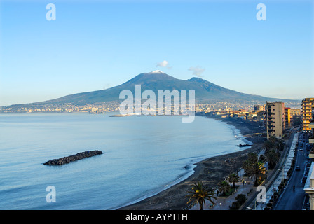 Der Golf von Neapel und Vesuv angesehen von Castellammare Di Stabia, Kampanien, Italien Stockfoto