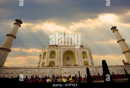 Taj Mahal in dramatische Beleuchtung, Agra, Indien Stockfoto