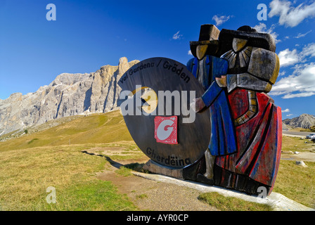 Figuren tragen Tracht, Passo Sella (Sellajoch), Bozen-Bolzern, Italien Stockfoto