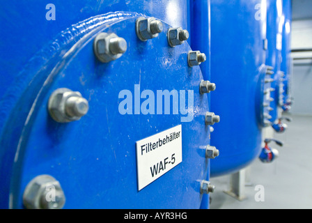 Wasser-Filtration-Gerät, geothermische Wasserheizung, Duesseldorf Stadttor Gebäude, Düsseldorf, Nordrhein-Westfalen, Deutschland Stockfoto