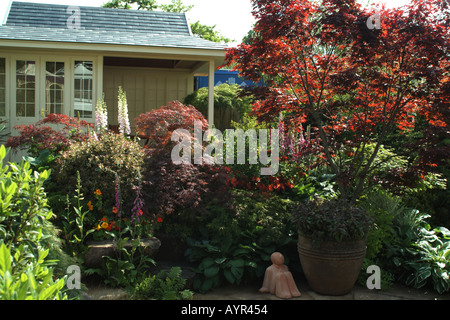 Pavestone Garten von Geoffrey Whitten im Chelsea Flower Show 2004 Stockfoto