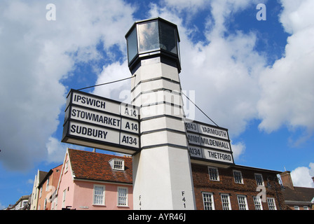 "Salzsäule" Meilenstein, Angel Hill Square, Bury St Edmunds, Suffolk, England, Vereinigtes Königreich Stockfoto