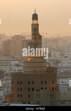 Turm des Islamischen Kulturzentrums (FANAR) in Doha, Katar Stockfoto