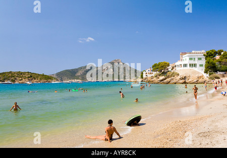 Sant Elm Strand und Sa Dragonera-Insel (hinten), Mallorca, Balearen, Spanien Stockfoto