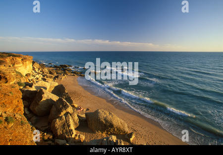 Cabo Roche (Kap Roche), felsigen Bucht in Conil De La Frontera, Costa De La Luz, Provinz Cádiz, Andalusien, Spanien Stockfoto