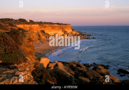 Cabo Roche (Kap Roche), felsigen Bucht in Conil De La Frontera, Costa De La Luz, Provinz Cádiz, Andalusien, Spanien Stockfoto