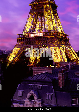 Eiffelturm in der Nacht, Paris, Frankreich Stockfoto