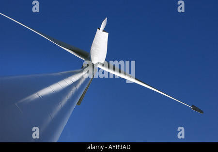 Blick auf den Turm einer Windkraftanlage in Bradworthy devon Stockfoto