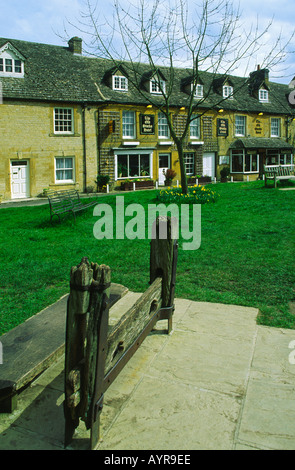 Die alten Bestände auf das Dorf grün Stow auf die würde Gloucestershire, England Stockfoto