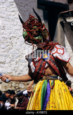 Maskierte Tänzer bei Tangbi Mani Tsechu (Festival), Bhutan Stockfoto