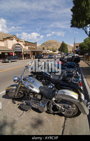 Harley Davidson Motorräder parken auf einer Straße in Jackson, Wyoming, USA Stockfoto