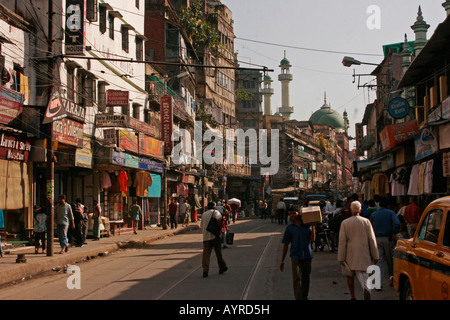 Belebte Straße in Kolkata (Kalkutta), West Bengalen, Indien, Südasien Stockfoto