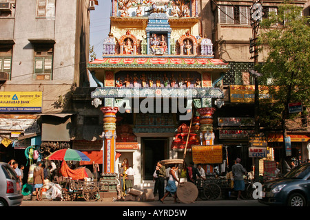 Belebte Straße in Kolkata (Kalkutta), West Bengalen, Indien, Südasien Stockfoto