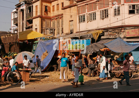 Belebte Straße in Kolkata (Kalkutta), West Bengalen, Indien, Südasien Stockfoto