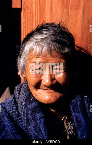 Ethnische Porträt einer Frau, Bhutan Stockfoto