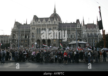 Politischer Protest auf dem Kossuth Platz vor Parlamentsgebäude in Budapest, Ungarn. Stockfoto