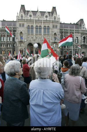 Politischer Protest auf dem Kossuth Platz vor Parlamentsgebäude in Budapest, Ungarn. Stockfoto