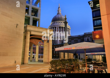 Paternoster Square, London Stock Exchange (10 Paternoster Square), Warwick Court und St. Pauls Cathedral, London, England, Vereinigtes Königreich Stockfoto