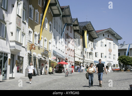 High Street in der Innenstadt von Bad Tölz in Bayern, Deutschland Stockfoto