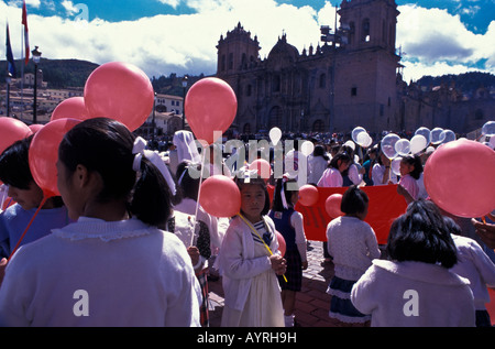 Corpus Christi feiern und Prozession in La Plaza de Armas Cuzco Peru Stockfoto